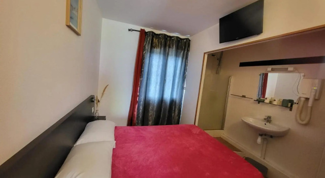Hôtel Les Rosiers, Rezerwuj Hotel Hotele w Charente-Maritime z parkingiem, Parking