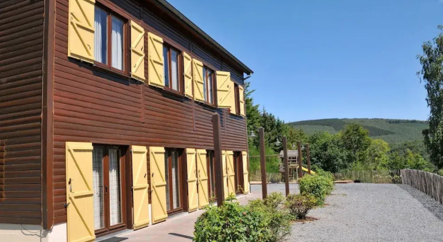 Шале Classic Holiday Home With a Panoramic View of the Ourthe, on a Quietly Located Property