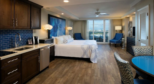 Двухместный номер Accessible Roll-In Shower Palm Tower Upper Floor Lido Beach Resort - Sarasota