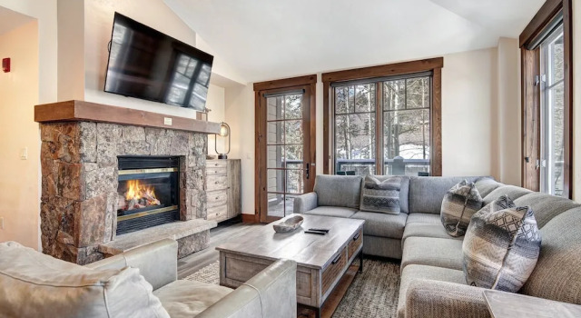 Номер Standard 2br W/ Deck + Alpine Views Sleeps 6 - Ski-in Access 2 Bedroom Condo by RedAwning