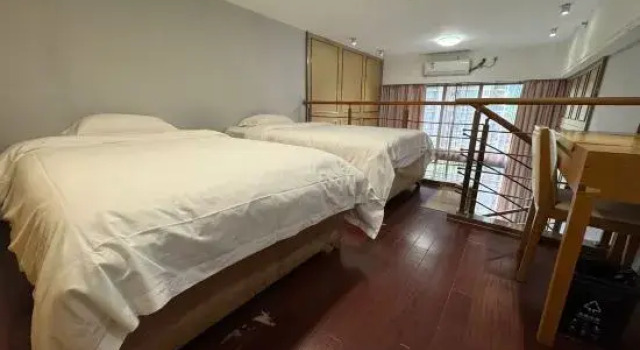 Семейный люкс Deluxe Дуплекс с балконом Elaine Savile International Hotel Apartment