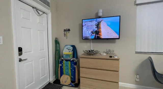 Studio right on the beach at Lauderdale By The Sea, Rezerwuj Hotel Hotele w Broward County z parkingiem, Parking