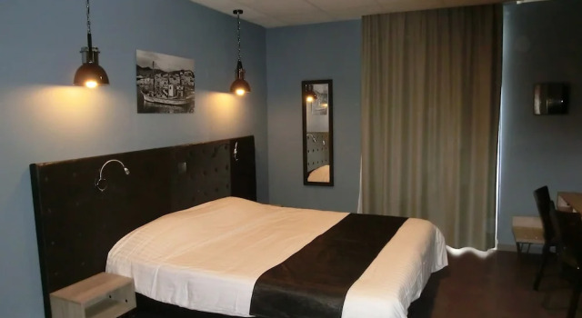 Трёхместный номер Standard с балконом и с видом на море Hotel Sur Le Quai
