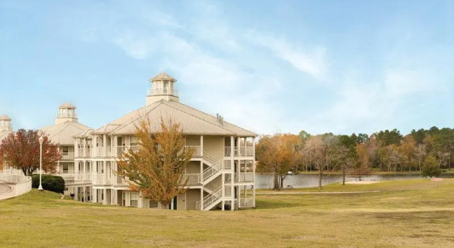 Люкс Holiday Inn Club Vacations Piney Shores Resort
