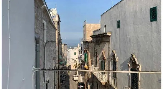 Biancostuni 66