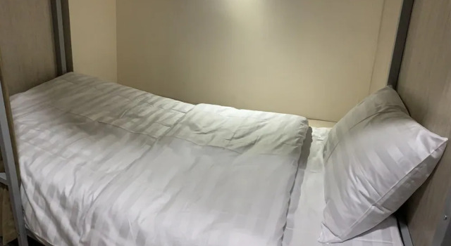 Кровать в общем номере (мужской номер) Paradise inn