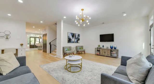 Апартаменты с 3 комнатами с балконом Luxe Townhome in South End Charlotte Near Uptown!
