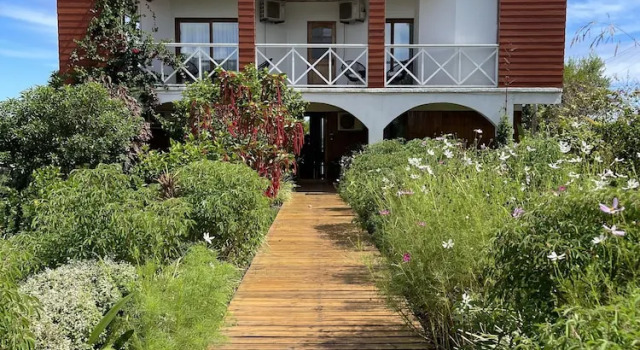 Двухместный номер Standard с балконом и с видом на море Teanehi Bed & Breakfast