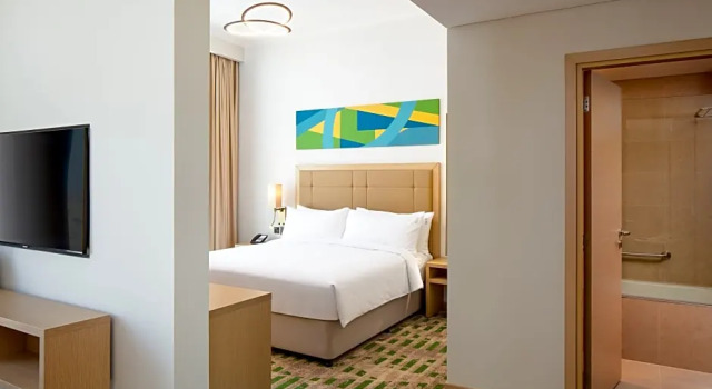 Двухместный люкс с видом на город Holiday Inn Hotel & Suites Dubai Science Park by IHG