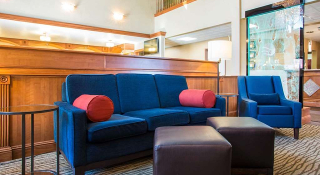 Comfort Inn & Suites, Забронировать Отель Спрингфилд Озакр, рядом с The Air and Military Museum of the Ozarks