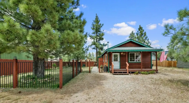 Heavenly Daze - 2br/1bahot Tub/gazebo/smart Tv/fenced Yard/deck/barbecue/fireplace 2 Bedroom Cabin