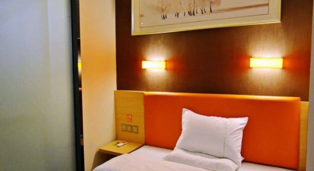 7 Days Premium An Shun Train Station Branch, Prenota Hotel Hotel a Anshun con parcheggio, Parcheggio