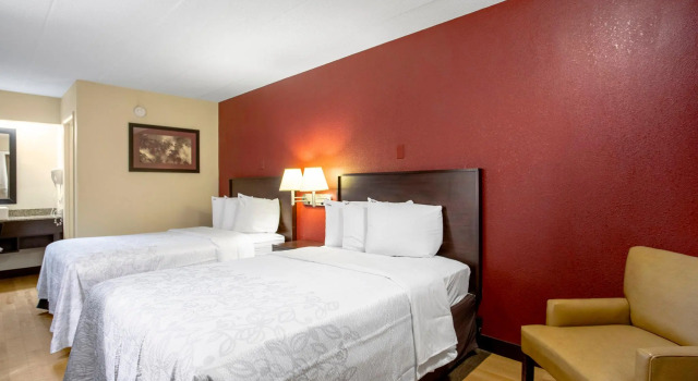Четырёхместный номер Deluxe Red Roof Inn PLUS+ Baltimore-Washington DC/BWI Airport