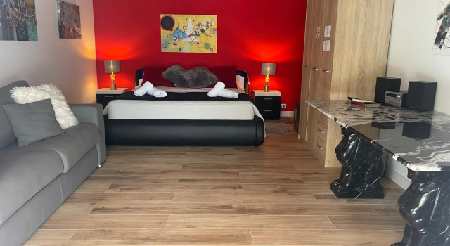 Habitación con cama extra doble más sofa cama apta hasta para 4 personas con baño privado, Забронировать Отель Сан-Висенте-дель-Распеч Коста-Бланка, рядом с Парк Л'Орт-де-Торрент
