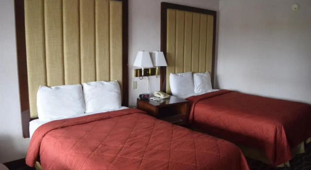 Четырёхместный номер Standard Landmark Inn