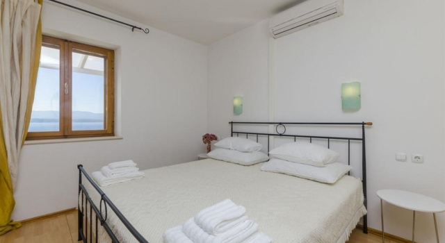 Apartment Lemar - parking and barbecue: A2 ANTIQUE Bol, Island Brac, Prenota Appartamento Bol 