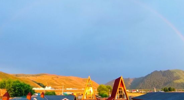 Nalati Lifelong Wooden House Homestay, Prenota Hotel Hotel a Xinjiang con parcheggio, Parcheggio