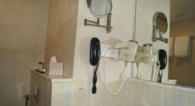 Люкс Deluxe с частичным видом V7 Hotel
