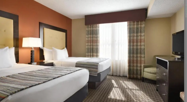 Четырёхместный номер Standard Garner Hotel Evansville East by IHG