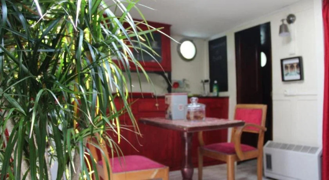 l'Aparté Péniche Orphée, Varaa Hotelli Hotellit Metz pysäköinnillä, Pysäköinti