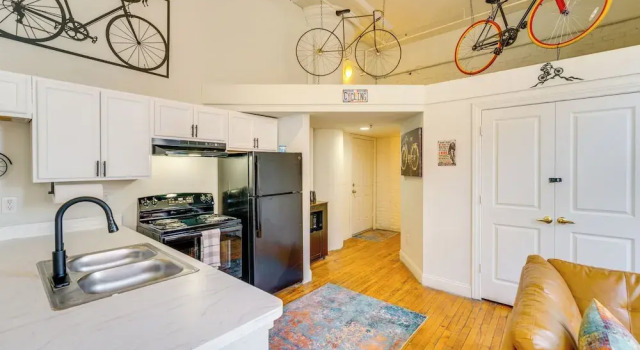Апартаменты 1 Mi to Dtwn! Riverside Corktown Loft on 2nd Floor