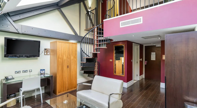 Люкс Roomzzz Manchester City