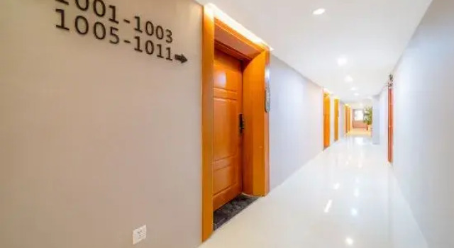 Guiyang Luming Buyi Hotel (Huaguoyuan Twin Towers)