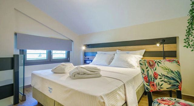 Люкс с балконом Miroes Suites