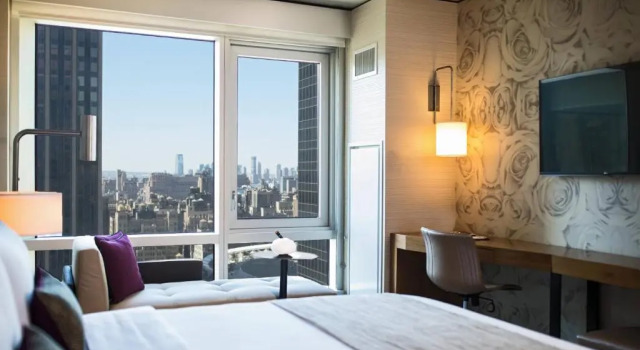 Номер с видом на горизонт Renaissance New York Midtown Hotel