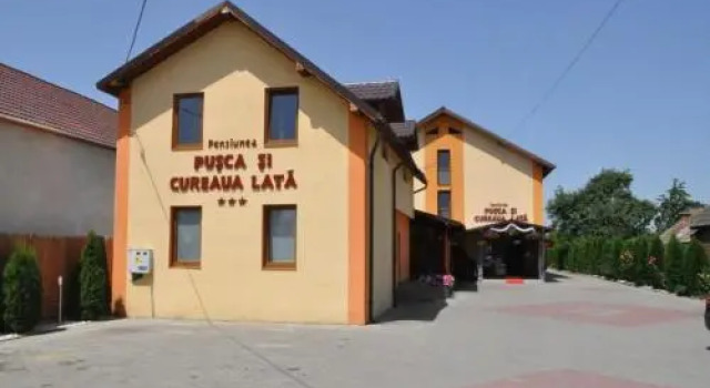 Pusca Si Cureaua Lata, Varaa Hotelli Turda 