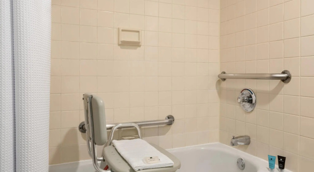 Двухместный номер Standard Crowne Plaza Englewood by IHG