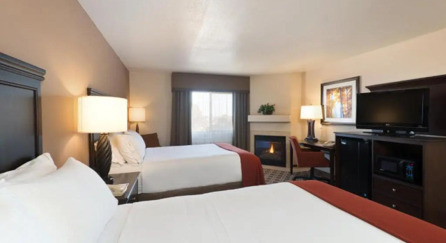 Четырёхместный номер Executive Holiday Inn Express Show Low by IHG