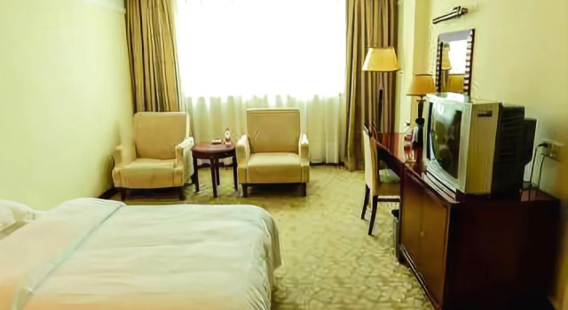 Holiday Hotel, Boek Hotel Hotels in Guangdong met parkeren, Parkeren