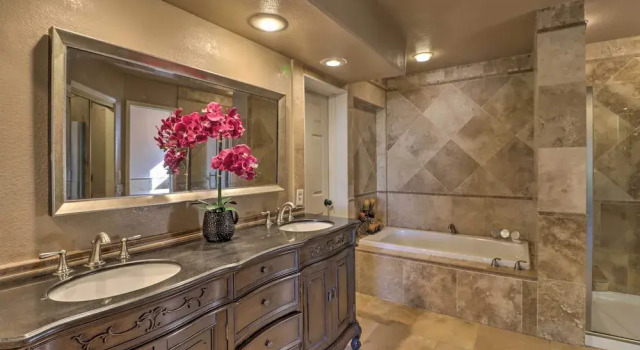 Коттедж с 5 комнатами с балконом Lavish Family Escape w/ Game Room in Avondale