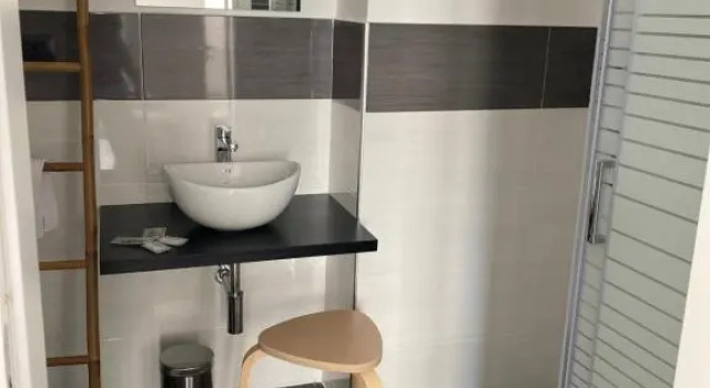 Hall inn B&B in Center, Забронировать Отель «постель и завтрак» Неаполь Кампания, рядом с Церковь Пио Монте делла Мизерикордия