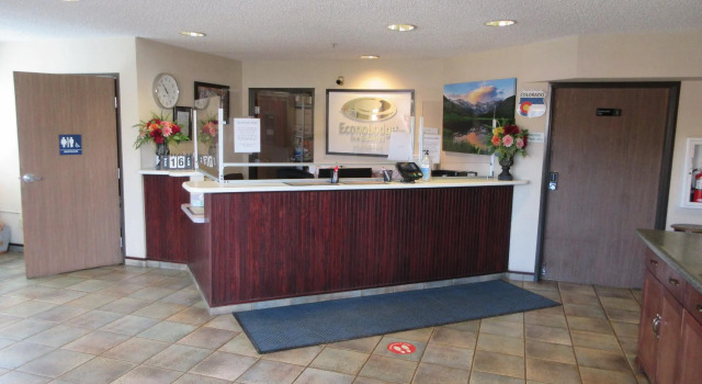 Четырёхместный номер Standard Quality Inn & Suites Manitou Springs at Pikes Peak Garden of the Gods
