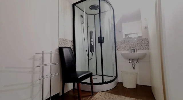 Апартаменты Classic Цокольный этаж с 2 комнатами Domovoj Apartments and Rooms