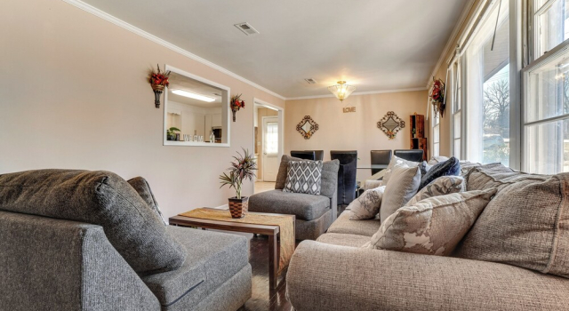 5 Mi to Broadway Fun! Group-ready Nashville Home