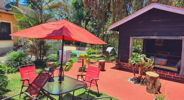 Mazzola Safari House  Backpacking