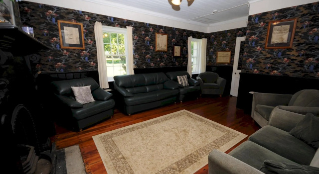 Peters Farm Lodge, Book Farm Stay Waipiata 