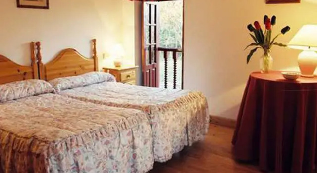 El Pino - La Santa, Rezerwuj Hotel Hotele i noclegi w Sevares, Hotel