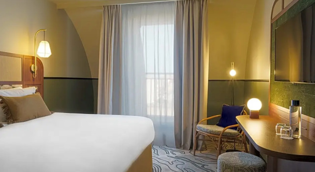 Двухместный номер Cosy с балконом voco Paris - Porte de Clichy by IHG