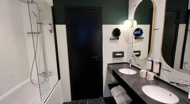 Семейный номер Deluxe с балконом Best Western Plus Crystal, Hotel,Bar & Spa