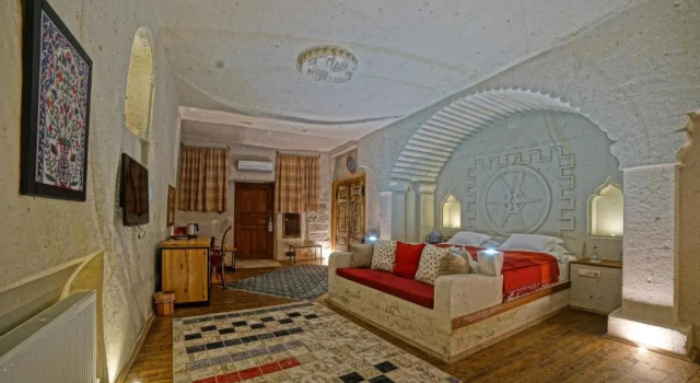 Люкс с красивым видом из окна Taru Cave Suites