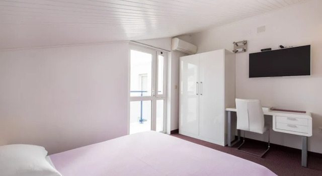 Двухместный номер Standard с балконом и с частичным видом Beachfront Villa Mediteran