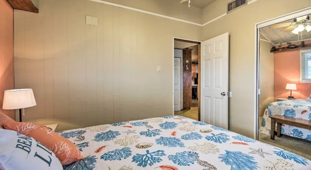1/2 Mi to Beach: Canal-front Galveston Home!, Book Feriehus Galveston Houston