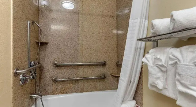 Четырёхместный номер Standard Comfort Inn & Suites Paris