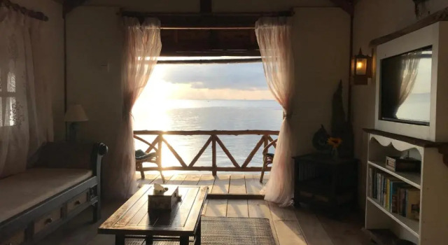 Коттедж Castaway Beach Bungalows