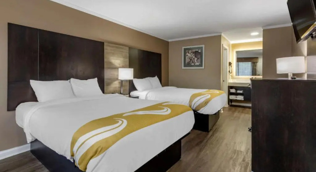 Четырёхместный номер Standard Quality Inn & Suites Pawleys Island