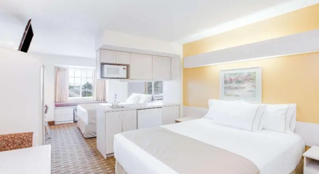 Четырёхместный номер Standard SureStay Hotel by Best Western Christiansburg Blacksburg